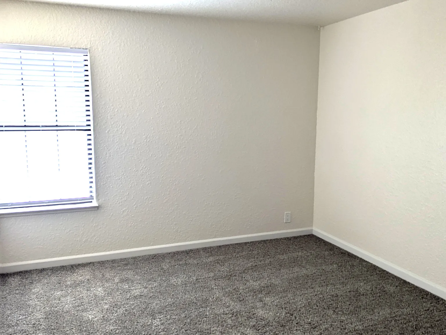 Willowcreek Apartments — Photo 2