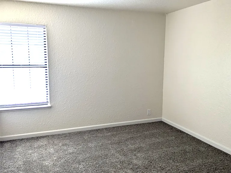 Willowcreek Apartments — Photo 2