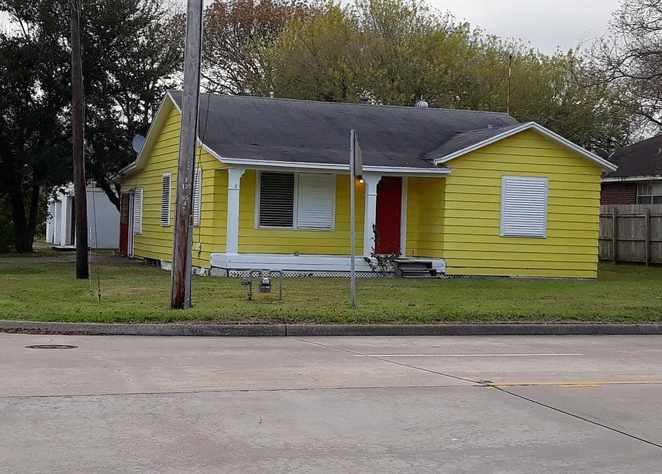 1st image of 1916 25th St N
