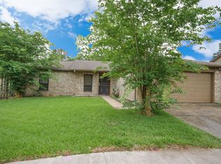 312 Leafwood Cir, League City, TX 77573