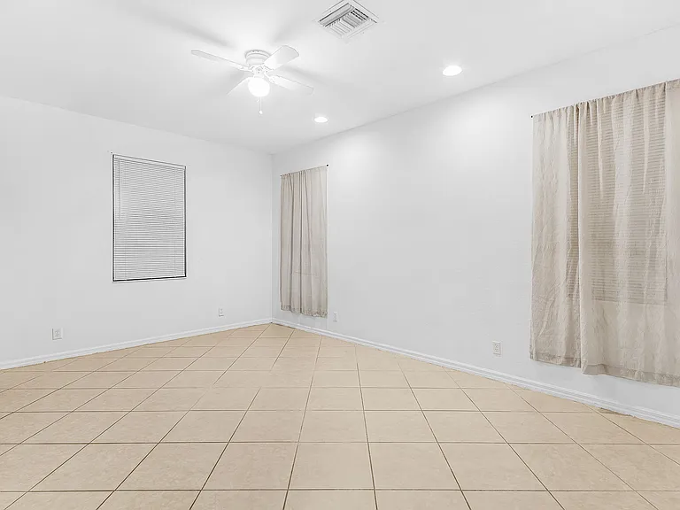 831 NW 30th St — Photo 10
