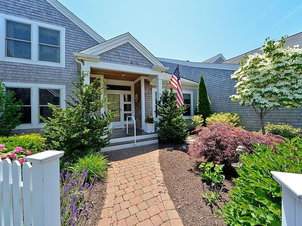 1st image of 21 Pelham Walk #21