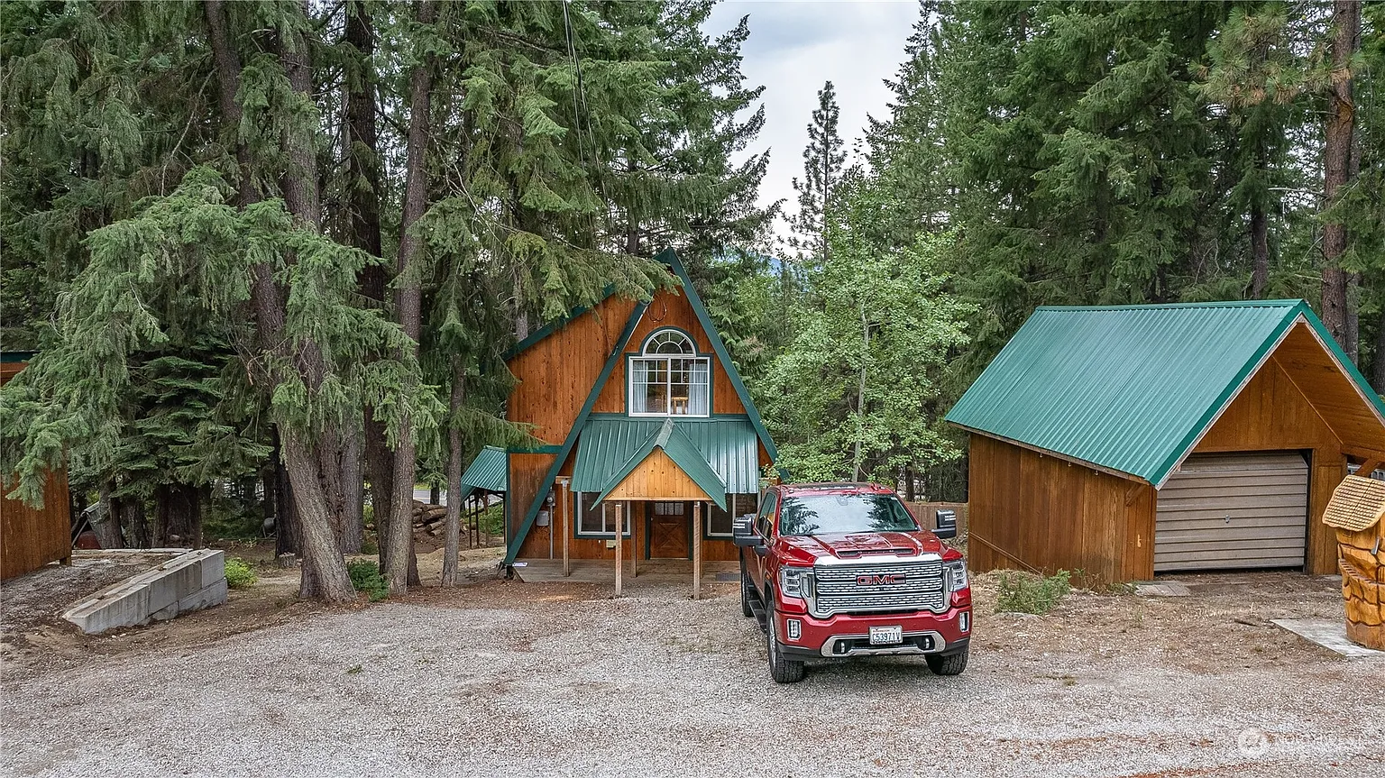 2405 Salal Drive photo 1