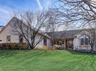 1138 Riverway Ct, Pewaukee, WI 53072