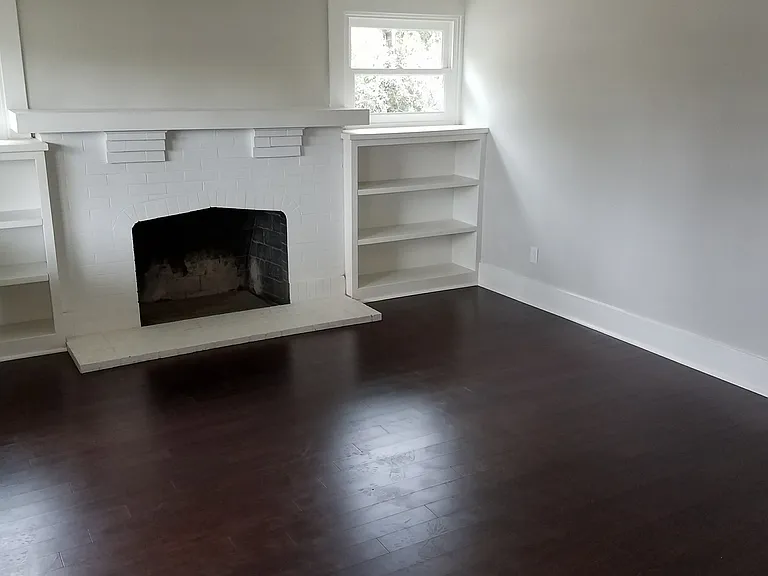 450 W 1st St — Photo 4