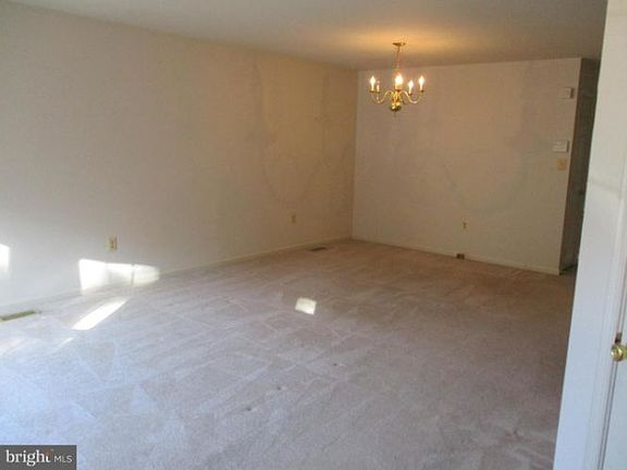 4th image of 209 Stoney Brook Ct