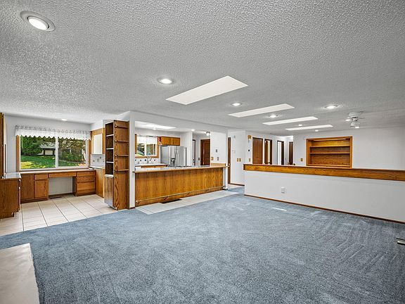 3rd image of 6311 N Greenwood Blvd