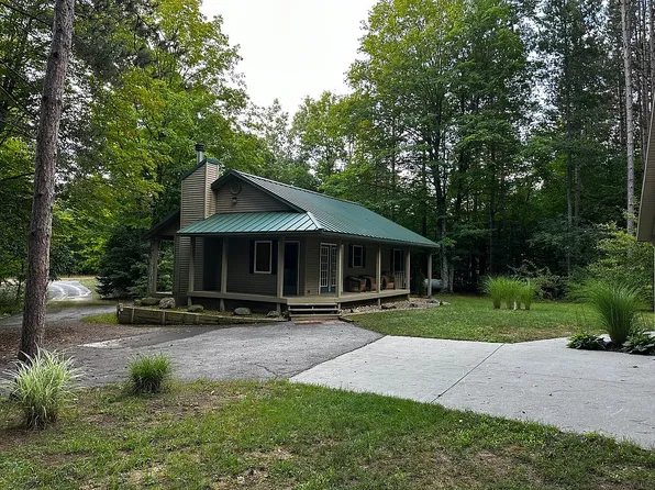 2711 Krol Dr NE, Kalkaska, MI 49646