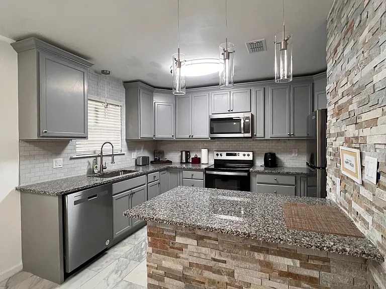 Pine Ridge Ln — Photo 1