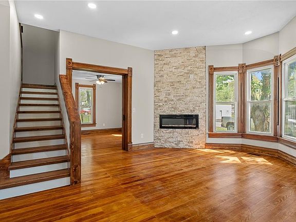 2nd image of 210 Winner Ave