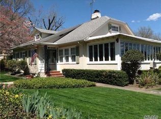 301 38th Rd, Flushing, NY 11363