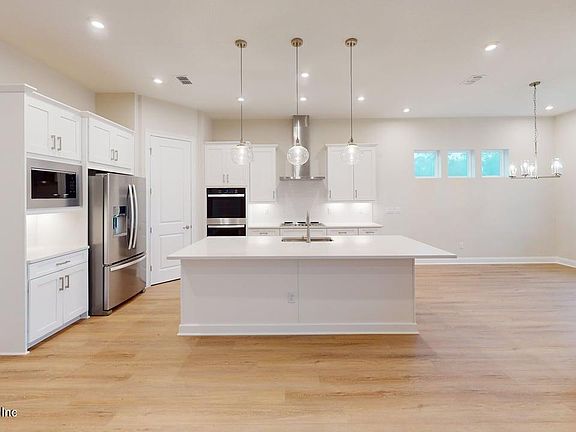 3rd image of 380 PALOMAR Drive