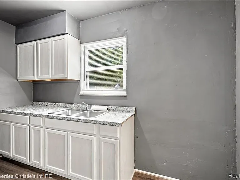 10024 Mark Twain St — Photo 13