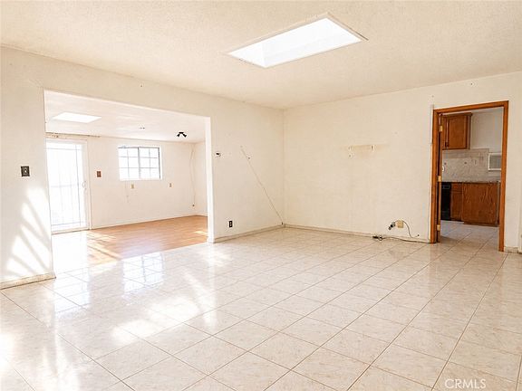 4th image of 15032 Neece St