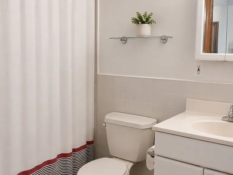 655 Grand St #3R — Photo 5