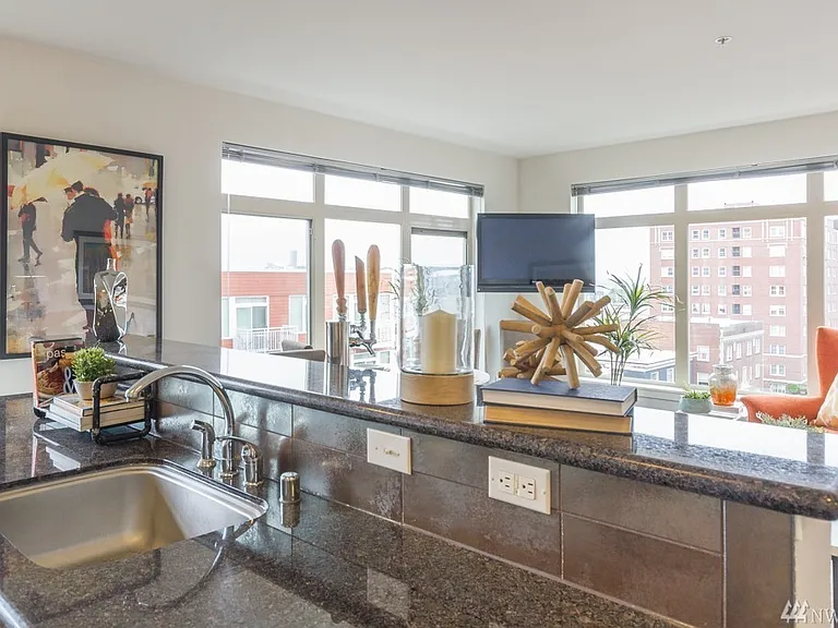 1610 Belmont Ave #605 — Photo 7