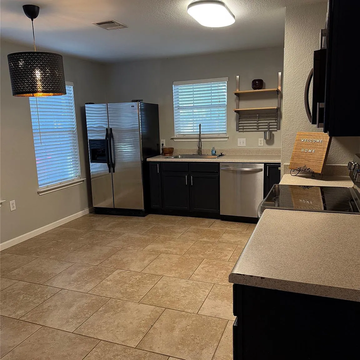 4 bed, 2.5 bath, 1660 sqft, $1,900 — Photo 4