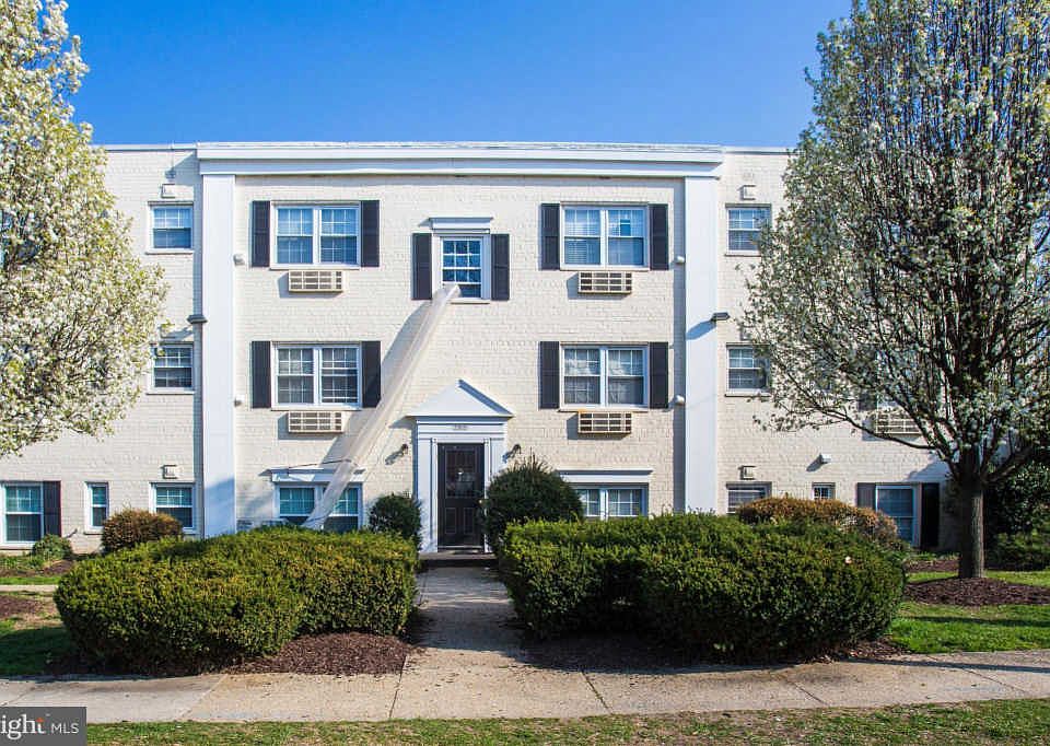 1st image of 2305 Farrington Ave APT 202