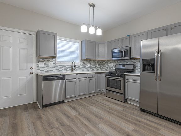 2nd image of 255 Farrington Ave SE #B