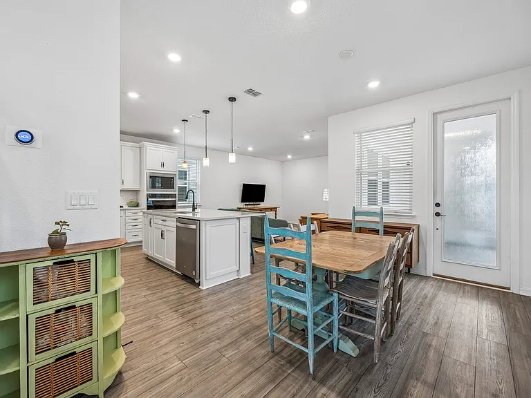 236 Hawthorn Park Cir — Photo 5