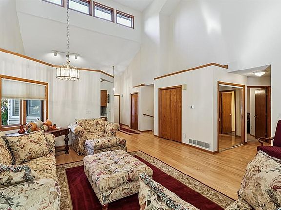 3rd image of 5832 Vista Dr