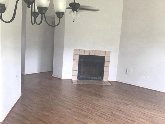 Beautiful NEW Laminate floors throughout house , put in this