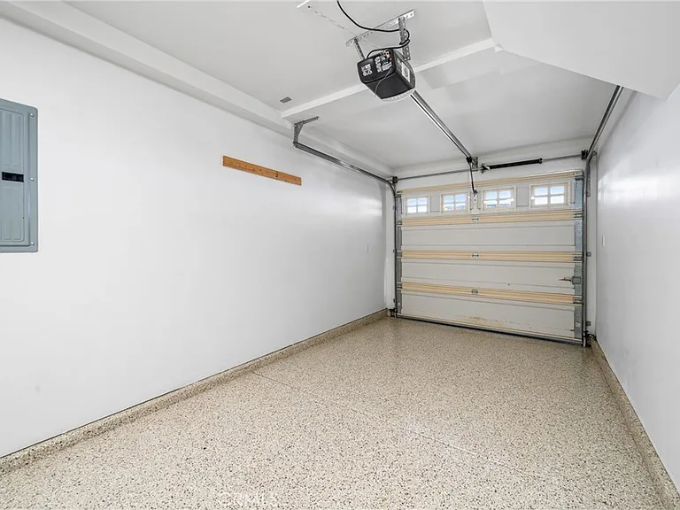 426 1/2 Narcissus Ave #1/2 — Photo 24