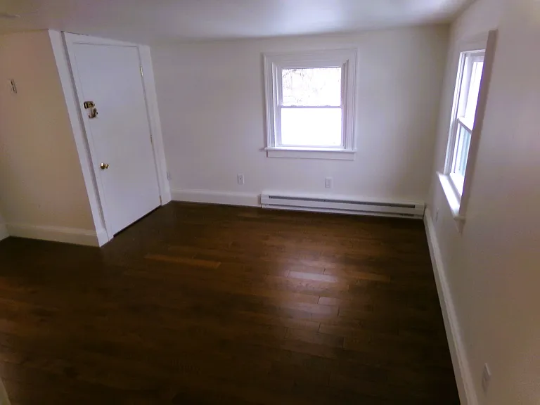 38 E Market St #D — Photo 8