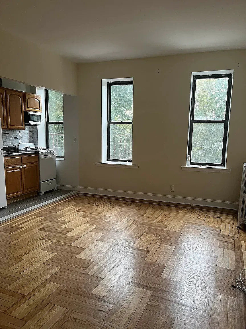 114 West 238th Street — Photo 4