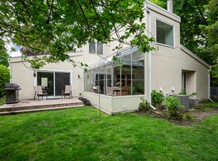 2653 Sheridan Rd, Evanston, IL 60201