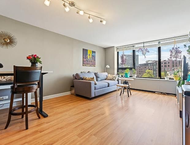 1st image of 3930 N Pine Grove Ave APT 810