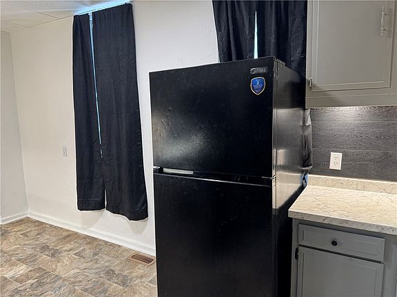 3rd image of 126 Charles St