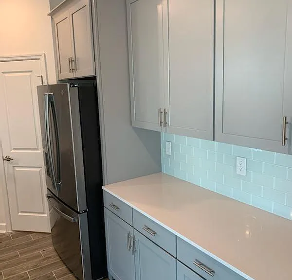 White Quartz Counter Tops