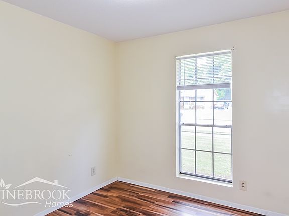 5th image of 812 N Burbank Dr