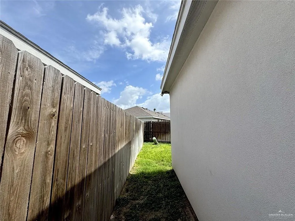 2 bed, 2.0 bath, 825 sqft, $1,050 — Photo 4
