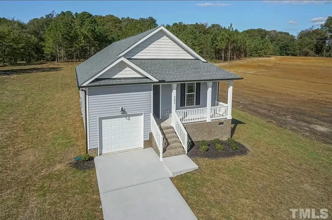 3 bed, 1345 sqft, $1,750 — Photo 1