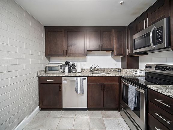3rd image of 165 Quincy Shore Dr APT C81