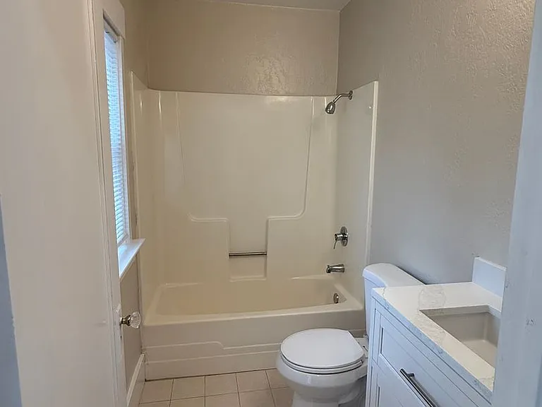915 Howard St — Photo 8