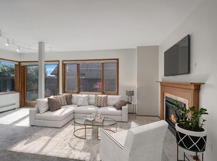 2341 W Crockett St APT C, Seattle, WA 98199