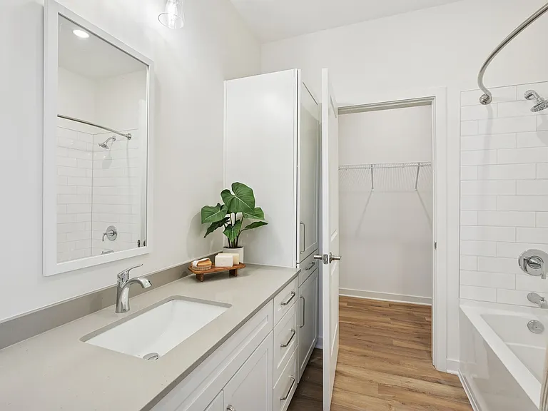 Hamlet Barclay West - Homes & Townhomes for Rent — Photo 12