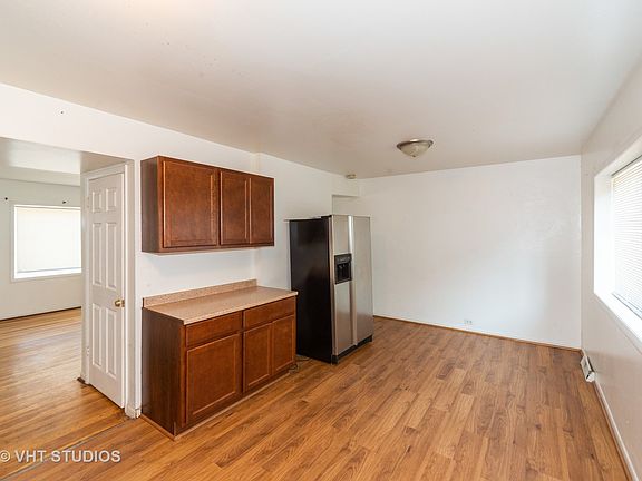 4th image of 945 W North Ave APT A