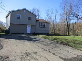 5 Hummingbird Trl, Highland Lakes, NJ 07422