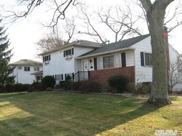 101 Roy St, Massapequa, NY 11758