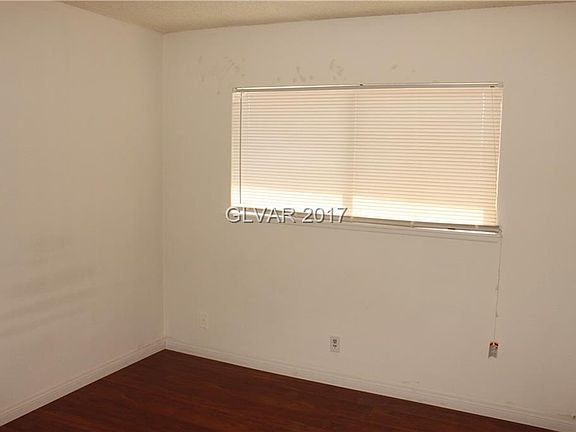 4th image of 3926 Redwood St