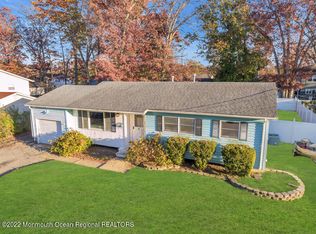 27 Princeton Dr, Jackson, NJ 08527