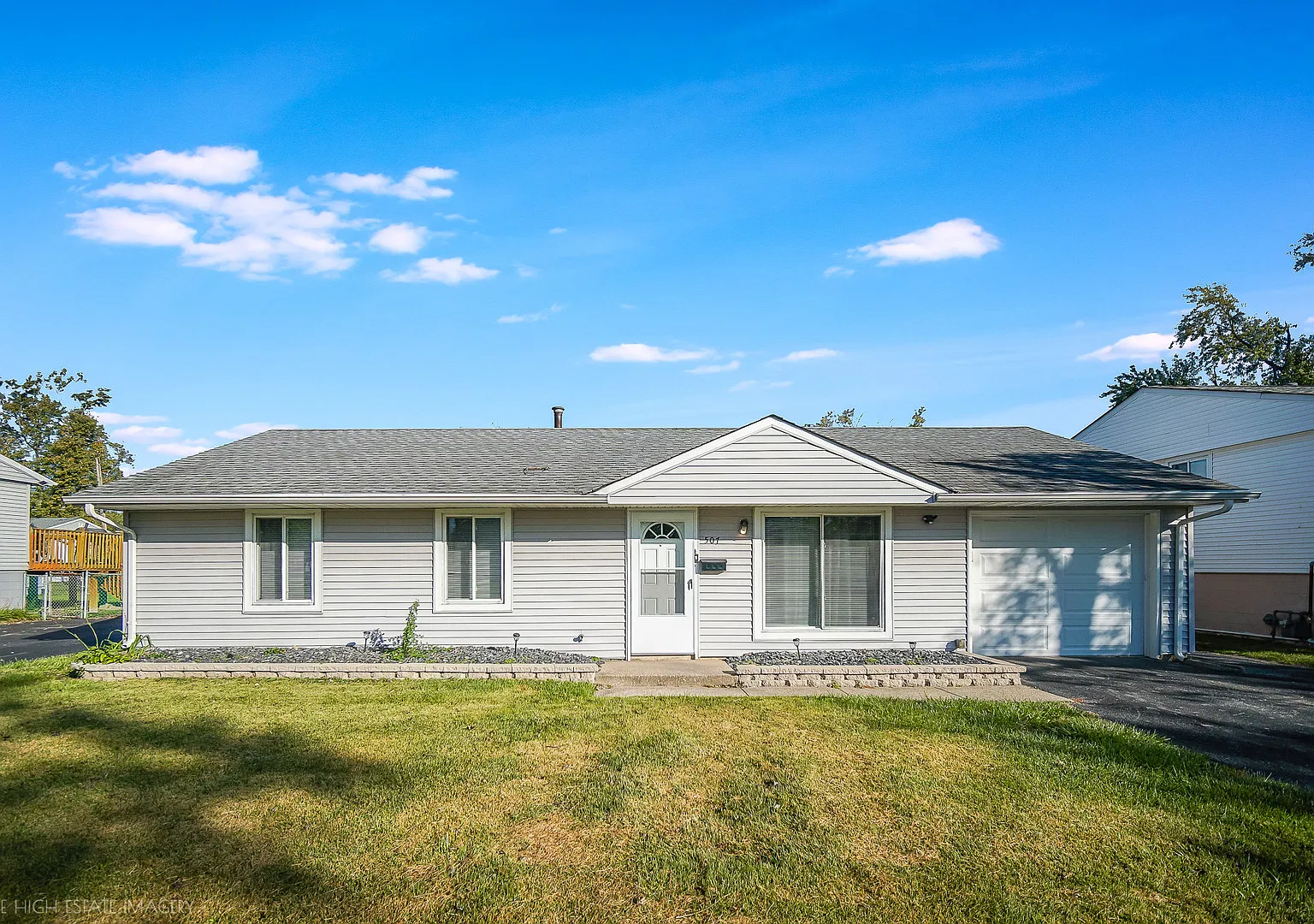 3 bed, 1000 sqft, $2,300 — Photo 1
