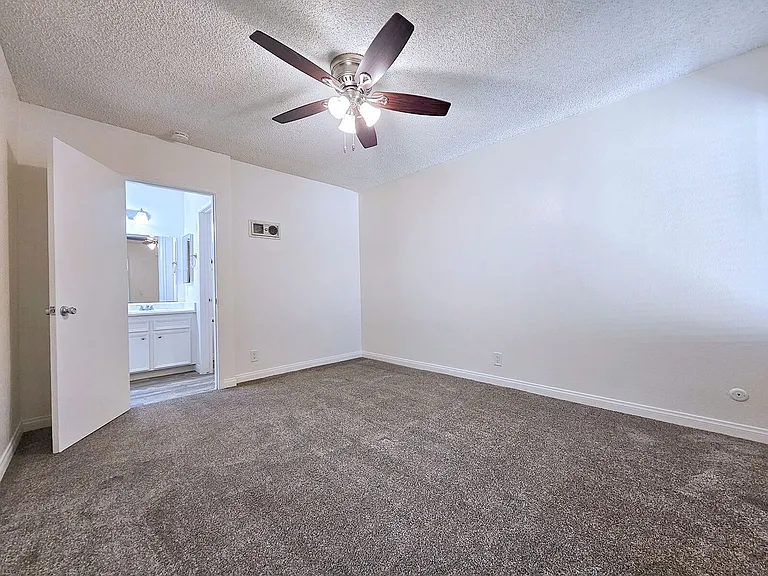 Lake Meadows Apartments — Photo 60