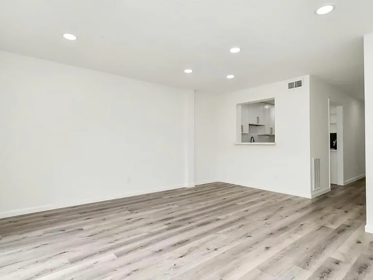 7849 Leonora St — Photo 9