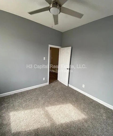 408 W Clay St — Photo 9