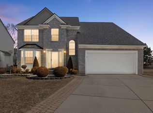 36238 Dickson Dr, Sterling Heights, MI 48310